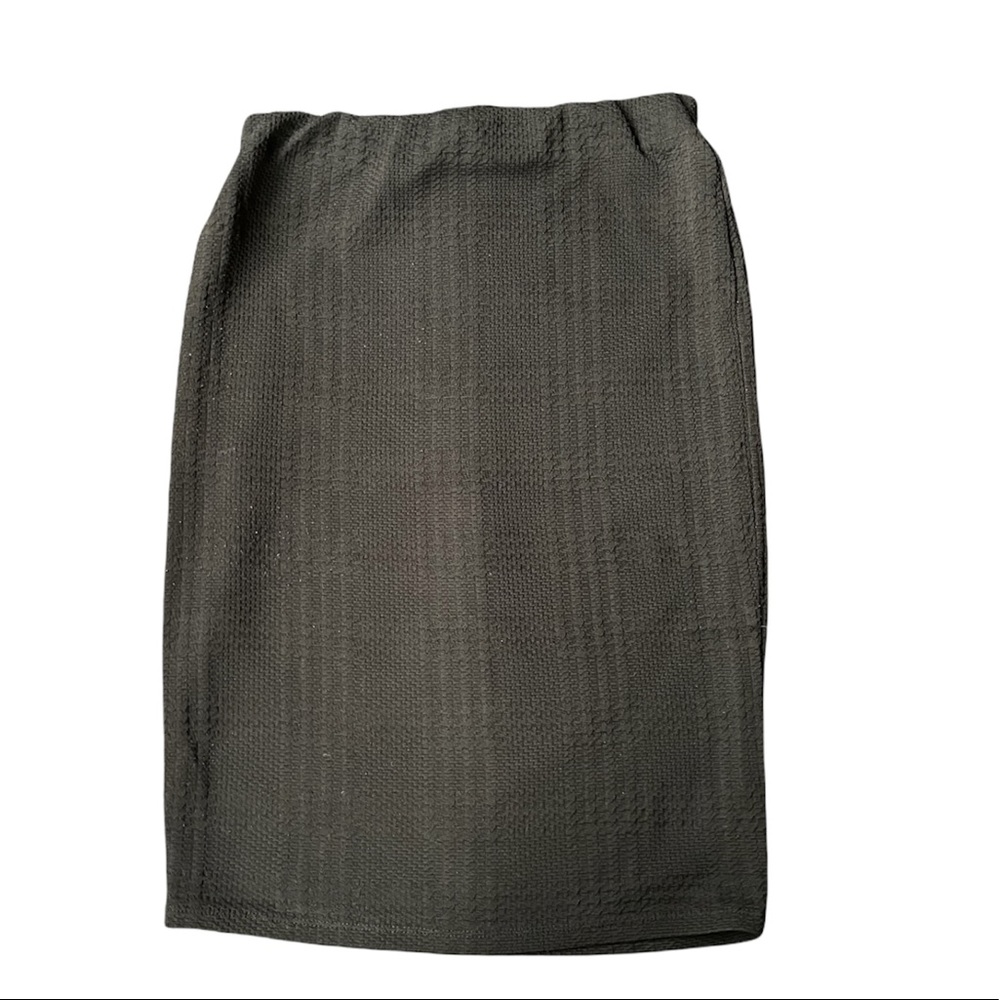 ‼️Any 2 for $20‼️ Black fitted pencil skirt from Forever 21